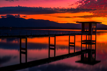 The background of the bridge stretches into the sea, with twilight light in the morning, beautiful colors, sky wallpaper and refreshing surroundings.