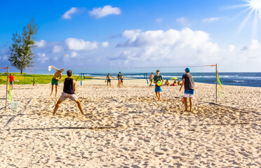Fototapeta na wymiar Volley-ball de plage, les Brisants, Saint-Gilles-les-Bains, île de la Réunion 