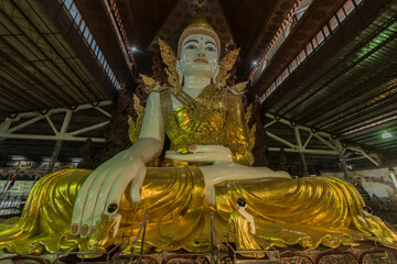 Myanmar (Birmania), Yangon (Rangún), Paya Ngahtatgyi, Buda sentado