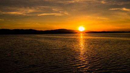 The background of the morning light, the wallpaper of the Twilight sky, the lake or the sea, is a natural beauty, seen between travel.