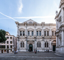 der Campo San Rocco in San Polo, Venedig mit der Fassade der Scuola Grande und der Chiesa di San Rocco,