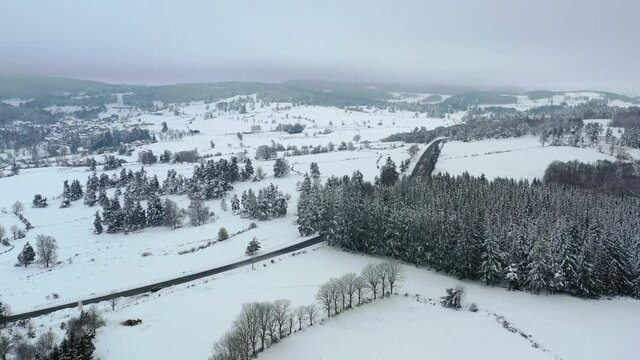 Survol de Villages en Auvergne sous la neige