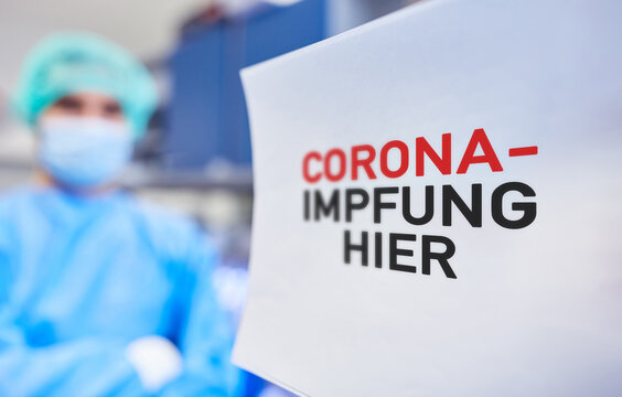 Corona-Impfung hier in Impfzentrum von Gesundheitsamt