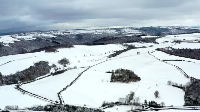Survol de Villages en Auvergne sous la neige