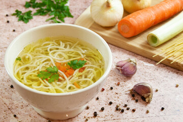 Domowy rosół z makaronem