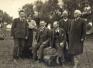 FOTO ANTICA CON GRUPPO DI PERSONE IN POSA