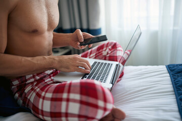 Naklejka premium Topless hot male searching porn websites