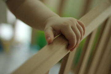 Obraz premium Hand Of A Little Baby In A Baby Cot