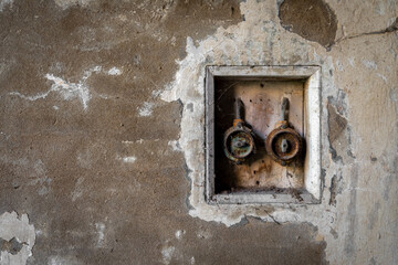 Decay electricity Wall outlet
