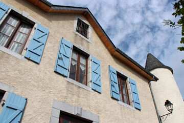 Fototapeta na wymiar private house in bielle (france)