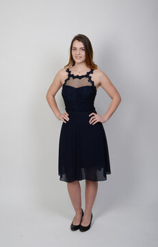junge frau im blauenm ballkleid kleid ball abiball