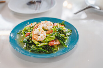 Stir fried vegetables with shrimp