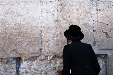prayer at the wailing wall 