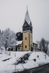 Fototapeta na wymiar Thüringen | Stützerbach | Christuskriche im Schnee
