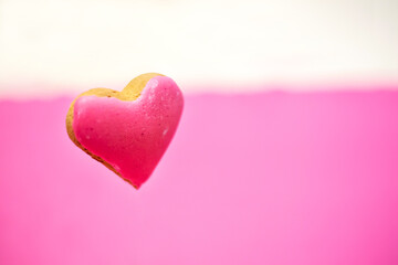 Fototapeta premium Heart-shaped biscuit. Pink background. Valentines day.