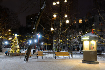 NIZHNY NOVGOROD, RUSSIA - JANUARY 7, 2021: Christmas tree in the park on Bolshaya Pokrovskaya...