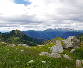 scenico panorama sulle Dolomiti in estate