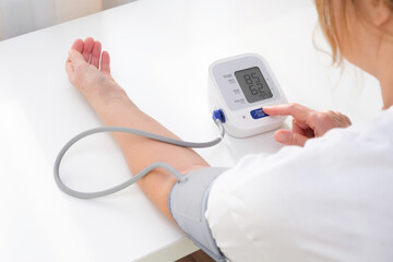 Man measures blood pressure