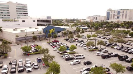 Best Buy contactless purchase and pick up parking spots in parking lot Aventura FL USA social distancing solution