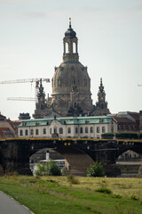 Dresden in Deutschland mit alten gebäuden im Hintergrund