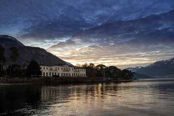 Fototapeta na wymiar villa sul lago di Como