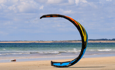 Aile de kite surf pr&ecirc;te au d&eacute;collage