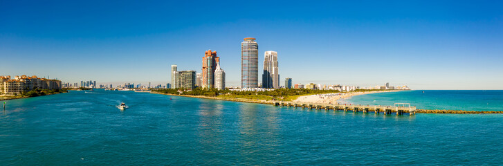 Obraz na płótnie Canvas Aerial panorama Miami Beach inlet pier jetty and boats