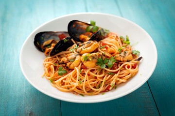 Piatto di deliziosi spaghetti con sugo di cozze, Cibo Italiano