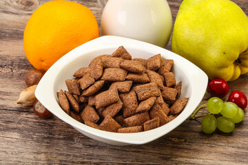 Breakfast with corn chokolate pads and milk