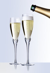 zwei Champagnergläser 