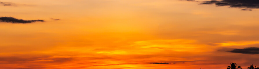 Obraz premium Amazing sunset and sunrise.colorful dramatic sky with cloud at sunset. Beautiful background for text input.