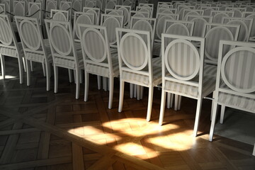 Bestuhlung im Spiegelsaal von Schloss Rammenau