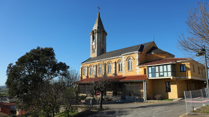 Iglesia de San Lorenzo en Peñacastillo, Santander, Cantabria, España