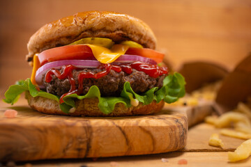burger, hamburger, lettuce, food, meal, beef, grilled, sandwich, tomato, cheese, cheeseburger, bun, meat, gourmet, wooden, american, fast, unhealthy, lunch, onion, patty, homemade, snack, table, class