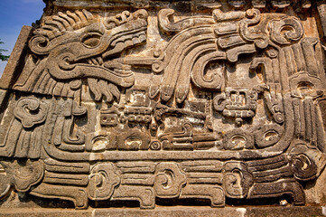 Piramide de la serpiente enplumada(piramide de Quetzalcóatl).Yacimiento  de Xochicalco. Estado de Morelos.Mexico. - obrazy, fototapety, plakaty