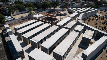 CORONAVIRUS - EXTENSION OF THE INHAÚMA CEMETERY - In the cemetery there are works to multiply the capacity to bury bodies in large concrete boxes. - The cemeteries in Rio de Janeiro are advancing.