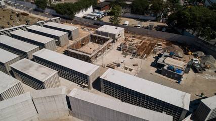 CORONAVIRUS - EXTENSION OF THE INHAÚMA CEMETERY - In the cemetery there are works to multiply the capacity to bury bodies in large concrete boxes. - The cemeteries in Rio de Janeiro are advancing.