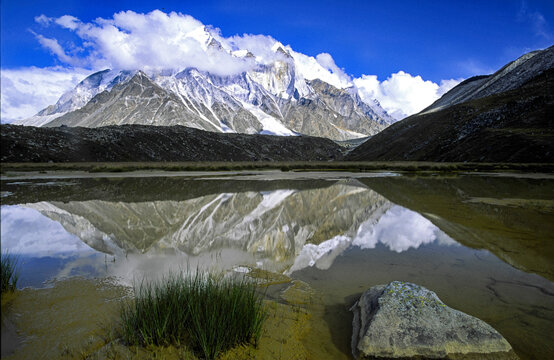Picos Bhagirathi Parbat (6856m.) desde las praderas de Tapovan. Himalaya Garhwal. Uttar Pradesh.India.Asia.