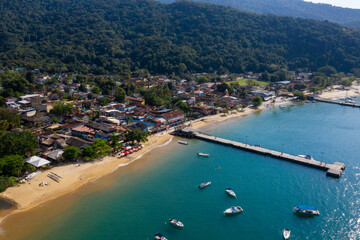 Visão aerea da ilha grande no Rio de Janeiro, brazil. Barcos, praias e mar.

Aerial view of the...