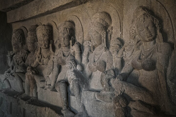 the hallmark of India is stunning sculptures, temples, a mysterious atmosphere that permeates all of this slightly gloomy and even frightening place of Ellora's cave