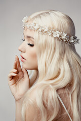 Fototapeta premium Beautiful blonde bride with tiara