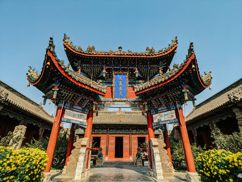 Low angle shot of a historic Kaifeng temple in China