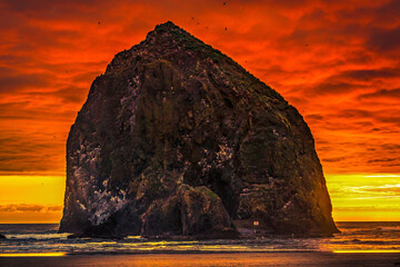 Naklejka na ściany i meble Colorful Sunset Haystack Rock Sea Stack Canon Beach Oregon