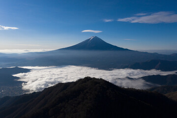 Fototapeta premium 富士山 雲海 ドローン空撮 新道峠