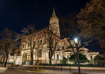 Fototapeta premium The Basilica of Saint Sernin illuminated at night, in Toulouse in Occitanie, France