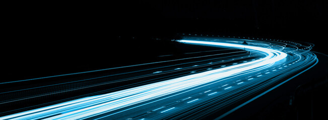 blauwe autolichten & 39 s nachts. lange blootstelling