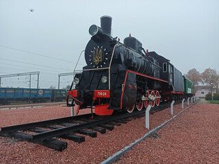 train, locomotive, steam, old, engine, railway, railroad, transport, transportation, rail, black, vintage, coal, station, steam engine, power, track, travel, antique, retro, steel, smoke, museum, rail