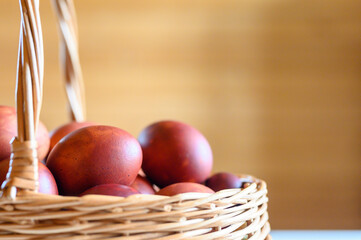 easter egg painted onion husks in a wicker wooden basket. coloring the eggs according to the old eco-friendly method with peeled onions. going to celebrate easter. selective focus