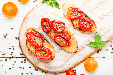 Bruschetta with sun dried tomatoes