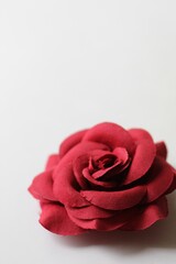 布製の赤い薔薇